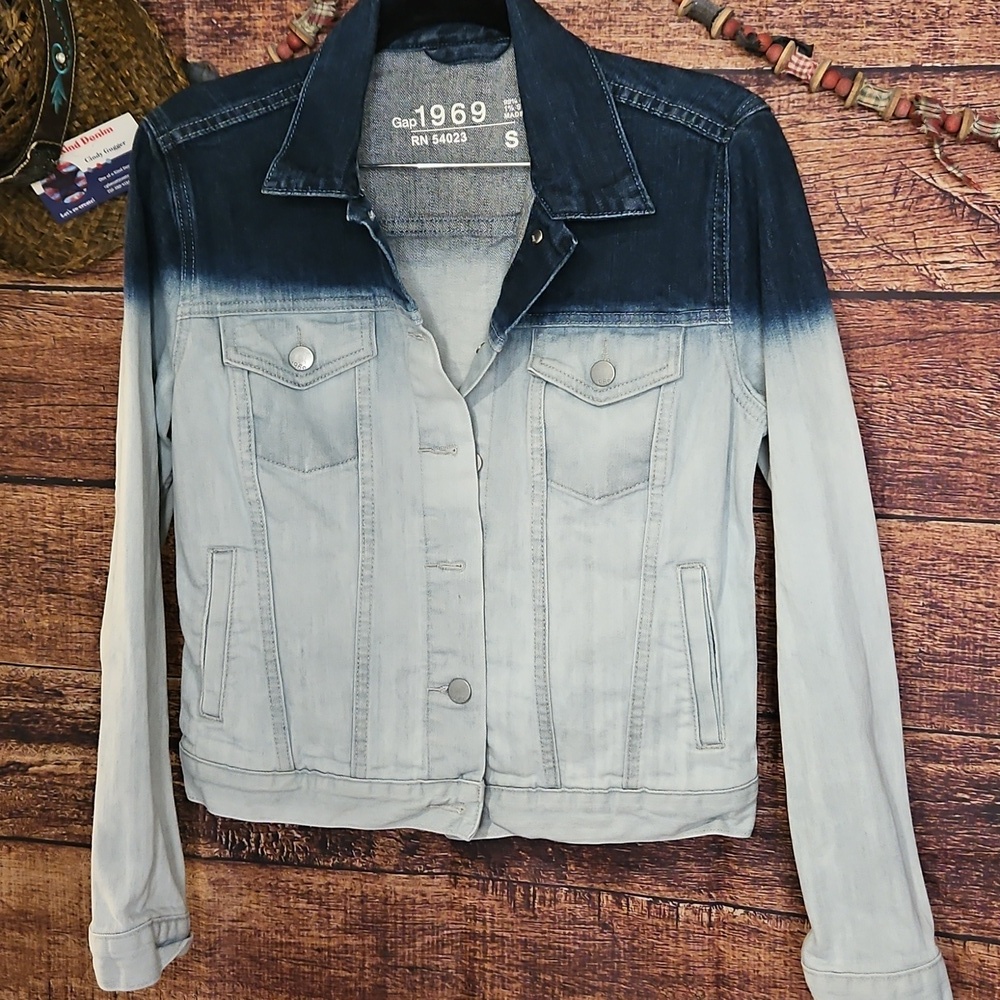 Excellent Unused "GAP 1969" DENIM OMBRE CLASSIC JEAN JACKET! SZ SMALL